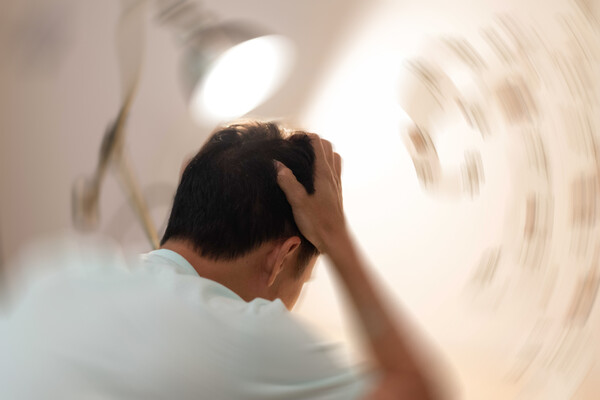 이석증 잘 걸리는 사람들 < 건강 < 기사본문 - 마음건강 길
