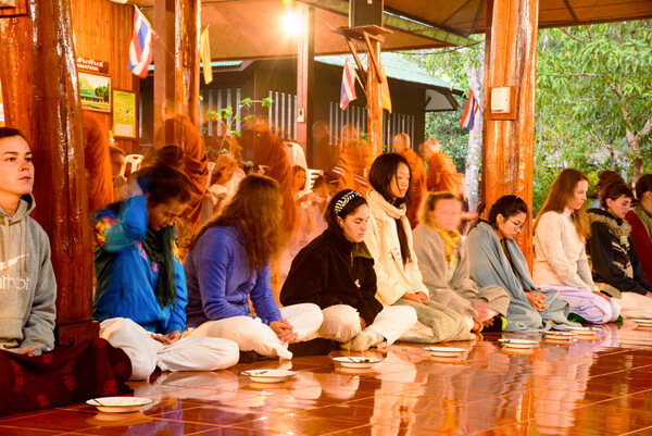 ◇ 2019년 4월 태국 왓 루앙의 불교 수도원에서 행해진 위빠사나 명상.  *사진=Shutterstock