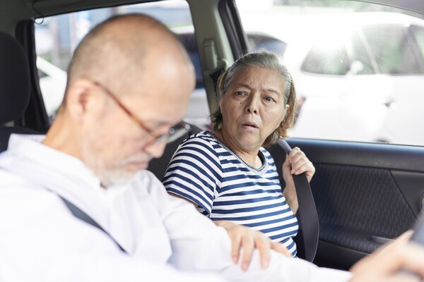 항우울제 또는 수면 보조제를 복용하는 노인들의 16~17%는 1년 내내 도로 운전 성적이 나빴다.  /셔터스톡