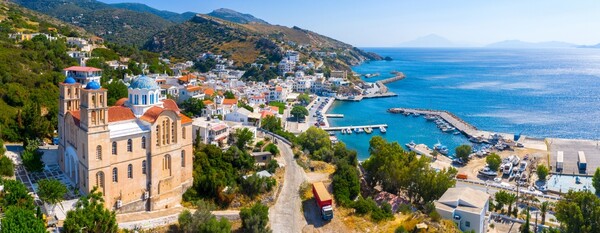 장수촌으로 유명한 그리스 이카리아섬 수도인 아기오스 키리코스 마을 /셔터스톡